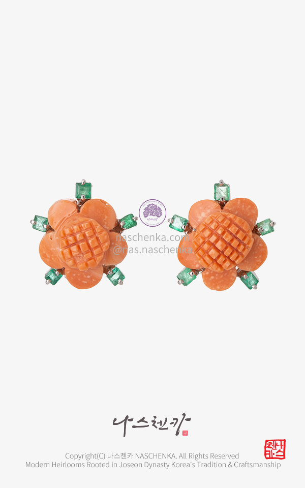 [나스첸카] 나만 봐줄 _ 해바라기 천연 산호 에메랄드 은 귀걸이 